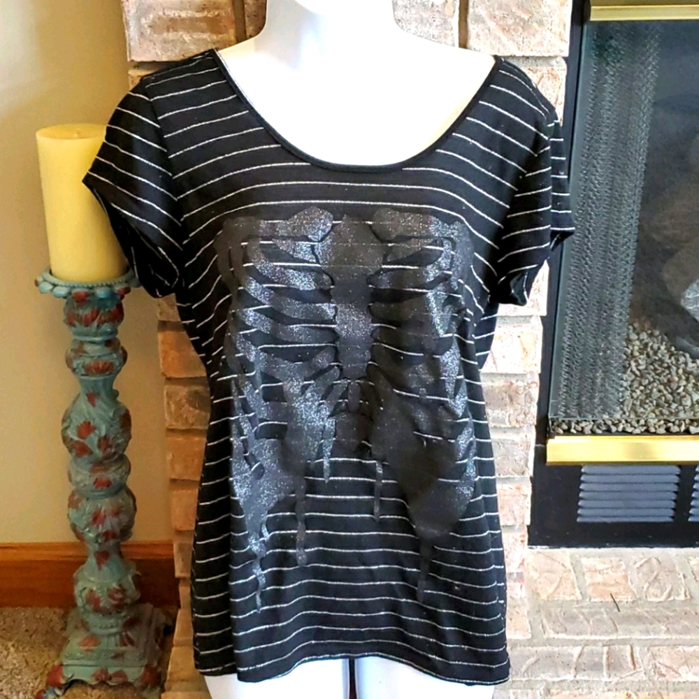Hot topic skeleton shirt